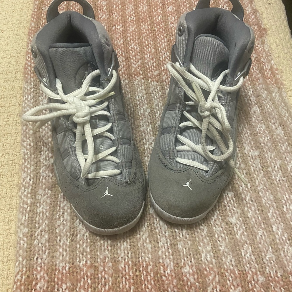 Jordan Boy’s Sneakers - 6 Ring PS Wolf Grey Goat Sneakers - Picture 3 of 4